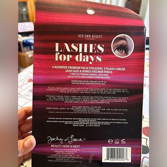 NWT/NIB Her Own Beauty Eyelashes - Picture 2 of 6
